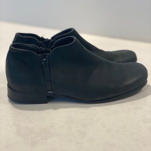 John Fluevog Radio BBC side zip shoes size 7